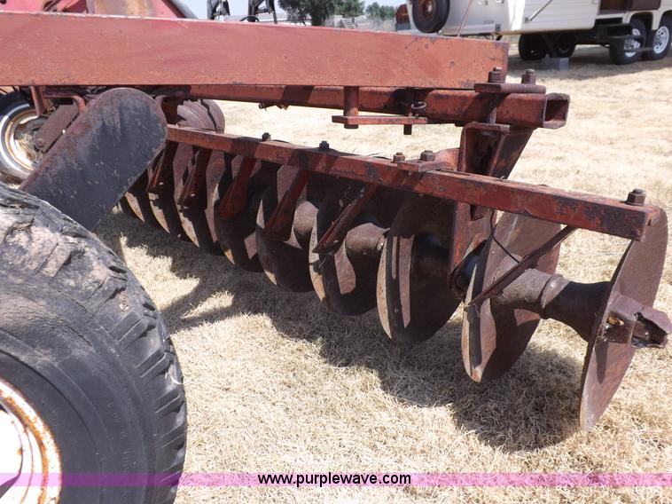 image for item J6944 International 330 tandem off-set disk