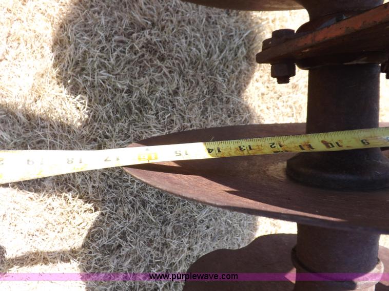 image for item J6944 International 330 tandem off-set disk