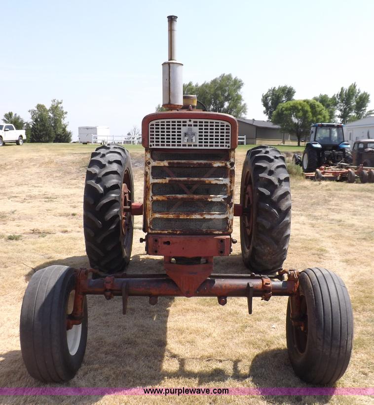 image for item J6948 1961 Farmall 560 tractor