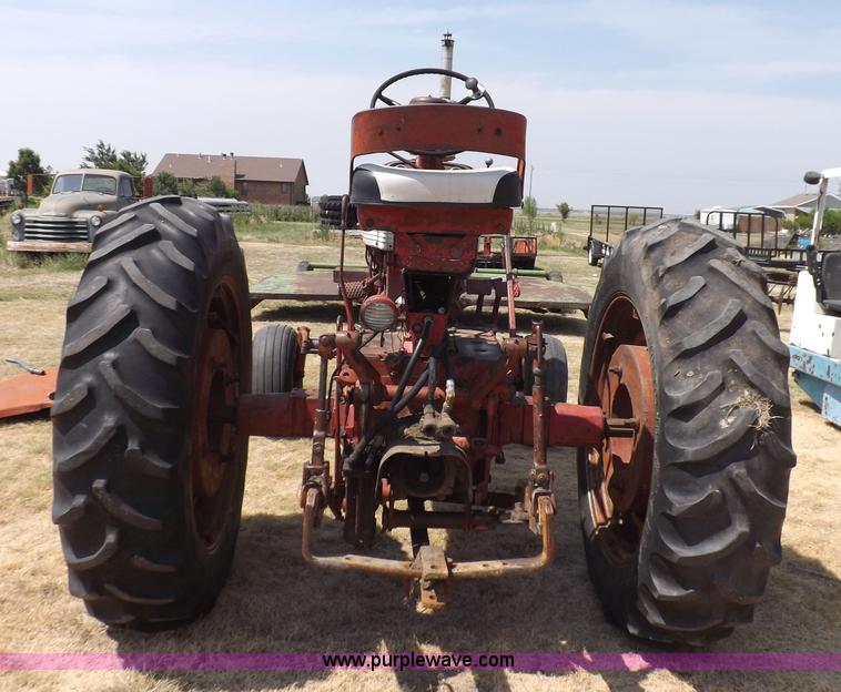 image for item J6948 1961 Farmall 560 tractor