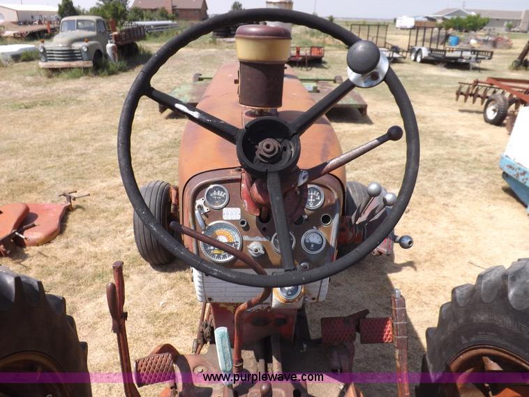 image for item J6948 1961 Farmall 560 tractor