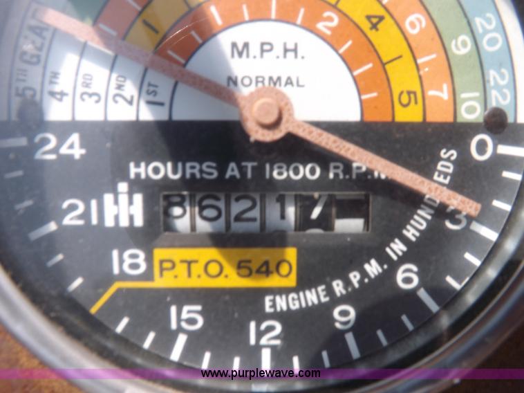 image for item J6948 1961 Farmall 560 tractor