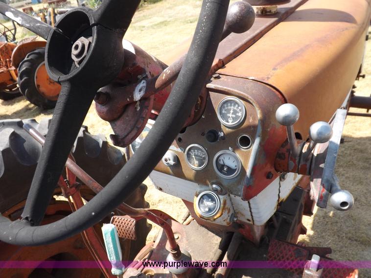 image for item J6948 1961 Farmall 560 tractor