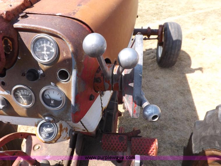 image for item J6948 1961 Farmall 560 tractor