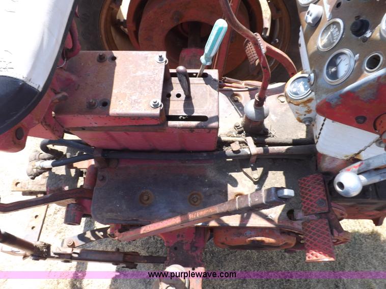 image for item J6948 1961 Farmall 560 tractor