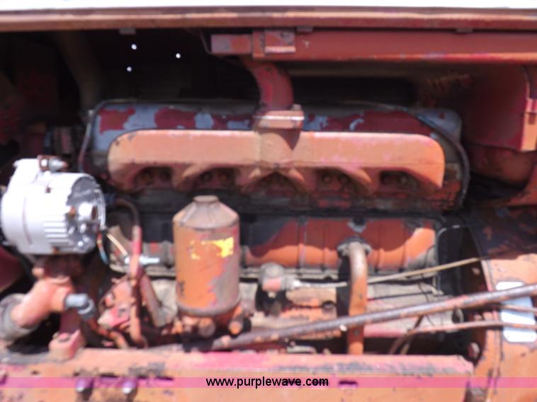 image for item J6948 1961 Farmall 560 tractor