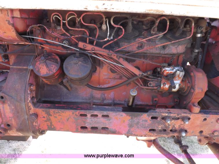 image for item J6948 1961 Farmall 560 tractor