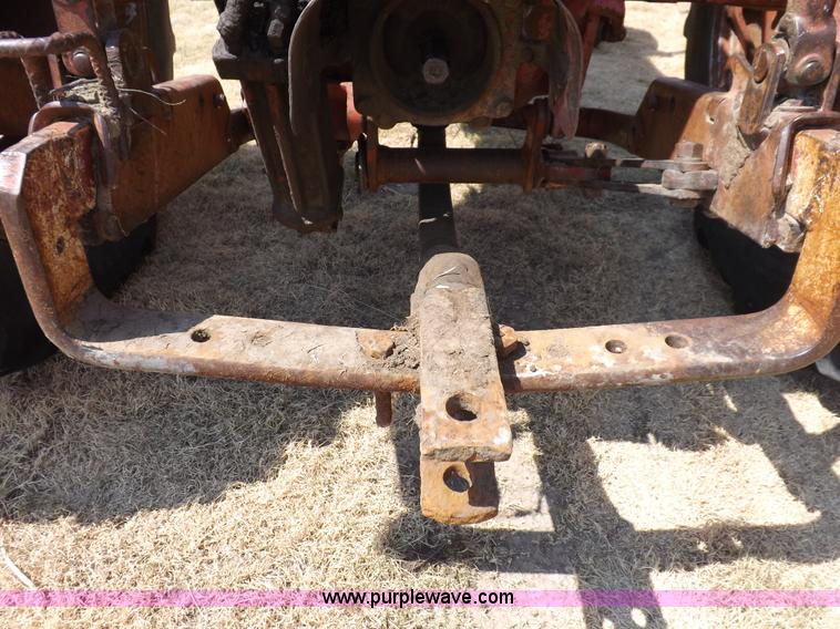 image for item J6948 1961 Farmall 560 tractor