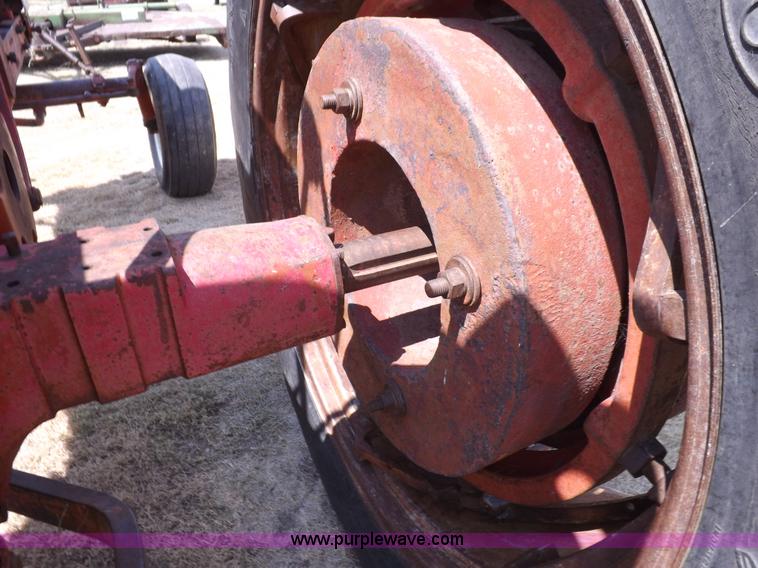 image for item J6948 1961 Farmall 560 tractor