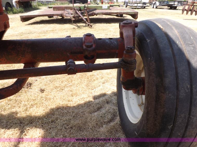 image for item J6948 1961 Farmall 560 tractor