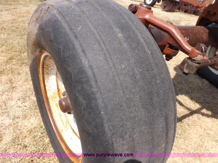 image for item J6948 1961 Farmall 560 tractor