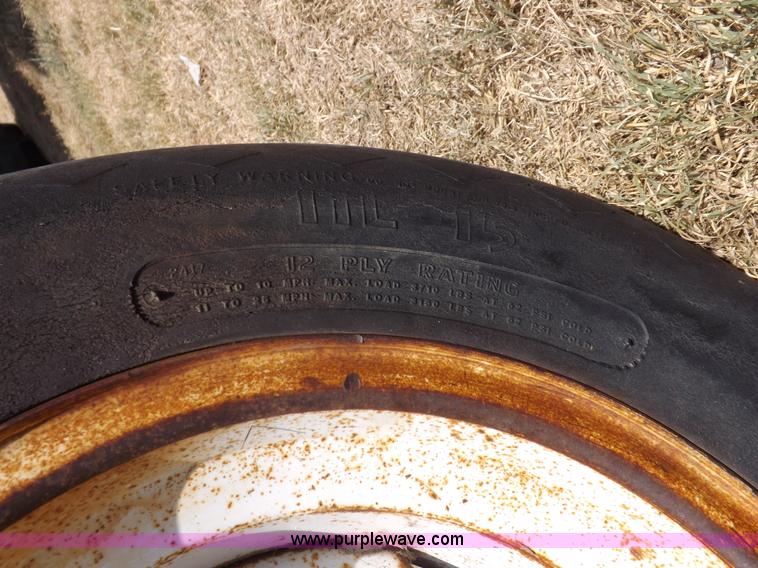 image for item J6948 1961 Farmall 560 tractor