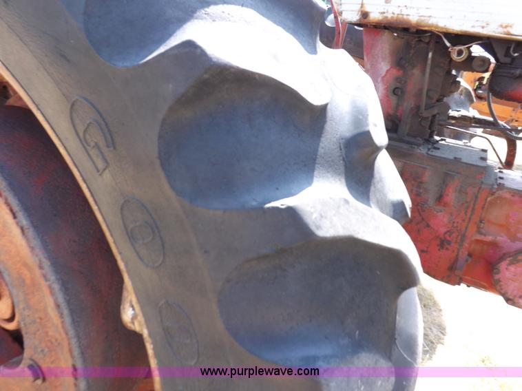 image for item J6948 1961 Farmall 560 tractor