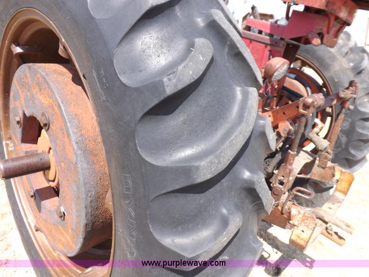 image for item J6948 1961 Farmall 560 tractor