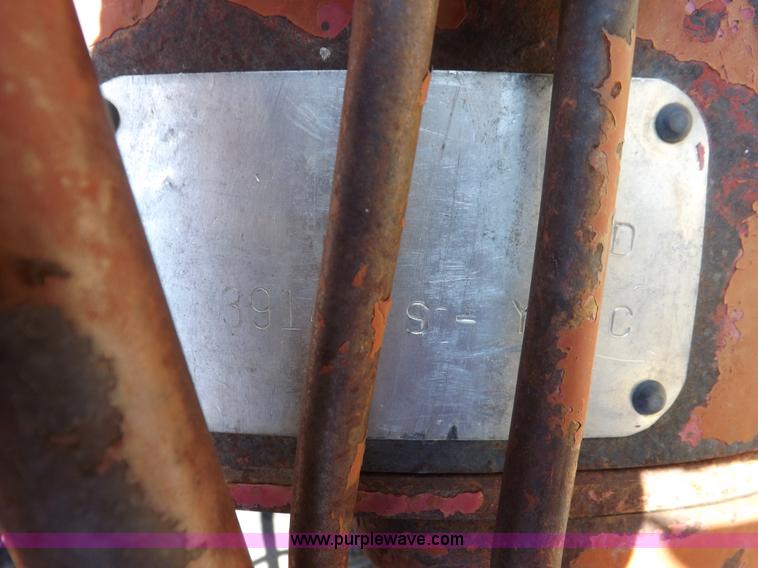 image for item J6948 1961 Farmall 560 tractor