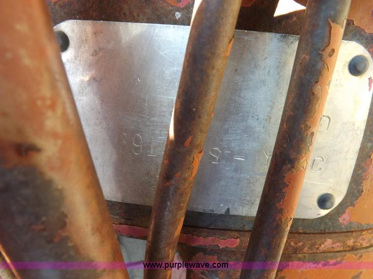 image for item J6948 1961 Farmall 560 tractor