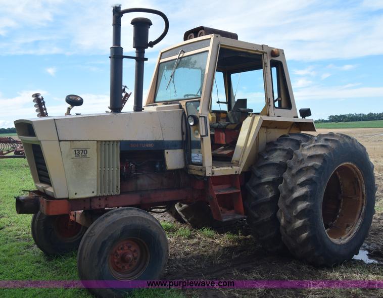 image for item J7856 1972 Case 1370 tractor