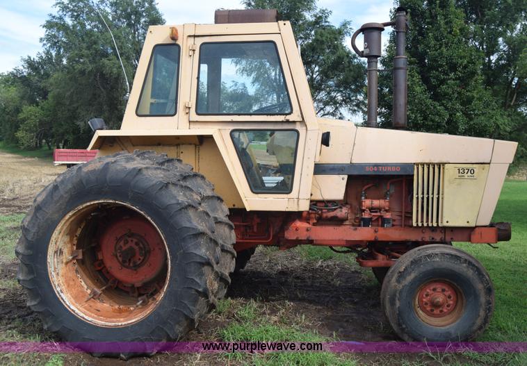 image for item J7856 1972 Case 1370 tractor