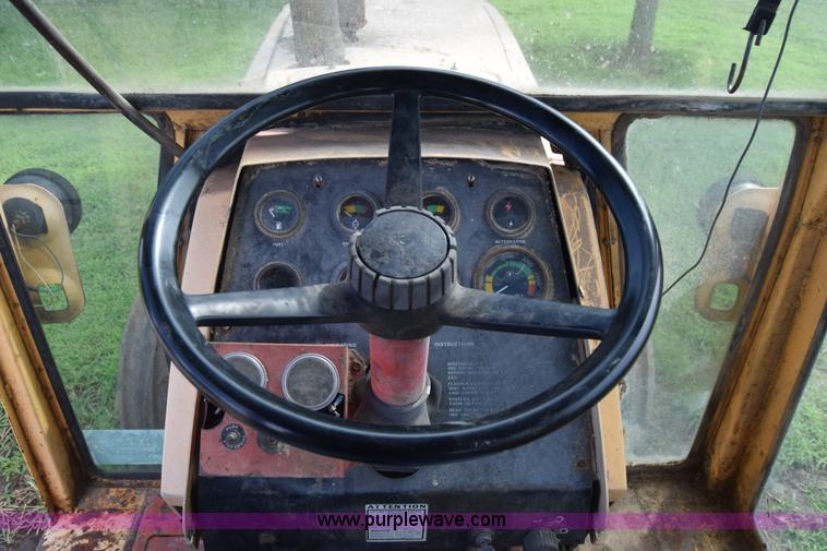 image for item J7856 1972 Case 1370 tractor