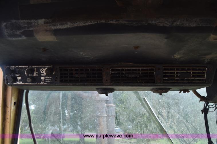 image for item J7856 1972 Case 1370 tractor