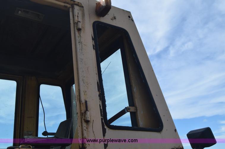 image for item J7856 1972 Case 1370 tractor