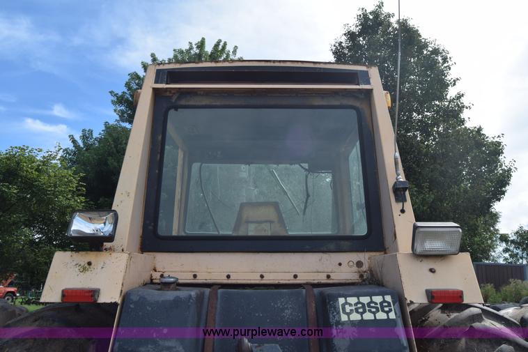 image for item J7856 1972 Case 1370 tractor