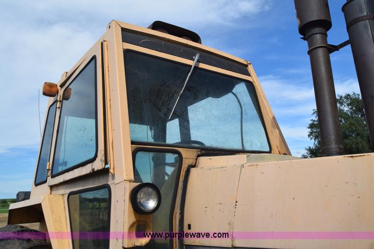 image for item J7856 1972 Case 1370 tractor