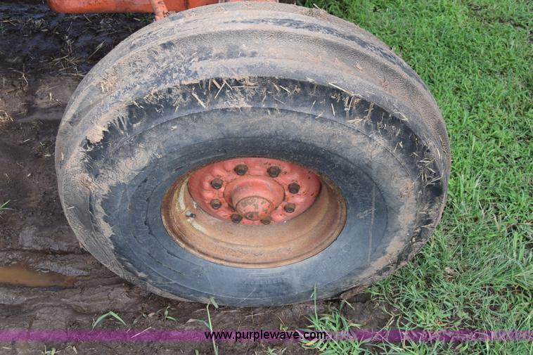 image for item J7856 1972 Case 1370 tractor