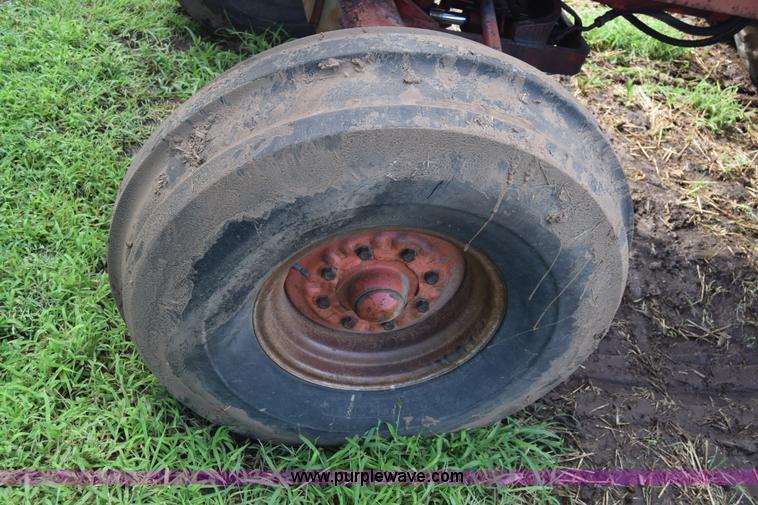 image for item J7856 1972 Case 1370 tractor