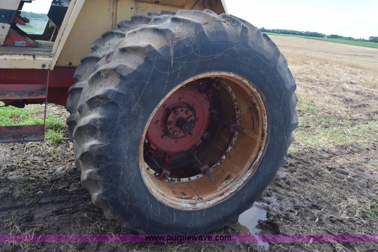 image for item J7856 1972 Case 1370 tractor
