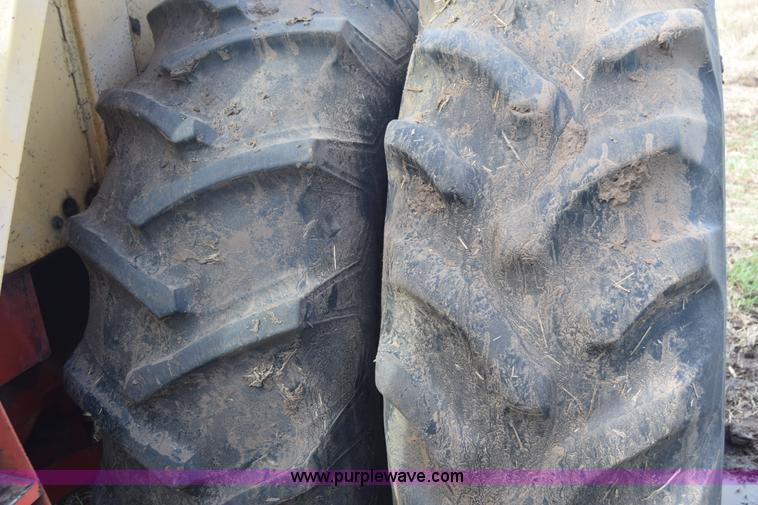 image for item J7856 1972 Case 1370 tractor