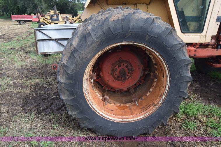 image for item J7856 1972 Case 1370 tractor