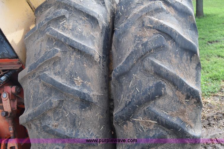 image for item J7856 1972 Case 1370 tractor