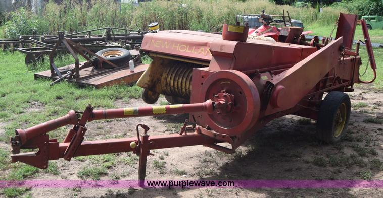 image for item J7875 New Holland 273 small square baler