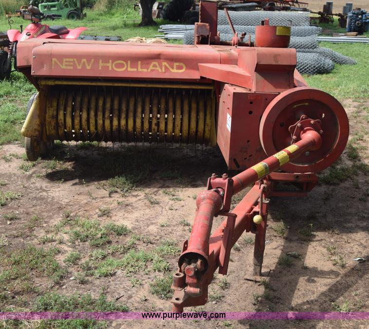 image for item J7875 New Holland 273 small square baler