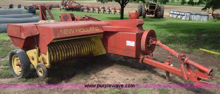 image for item J7875 New Holland 273 small square baler