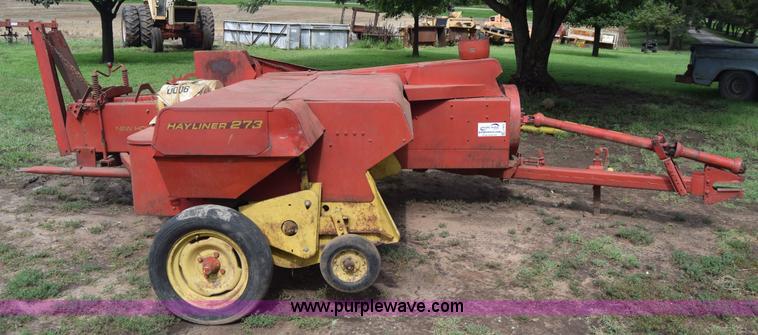 image for item J7875 New Holland 273 small square baler