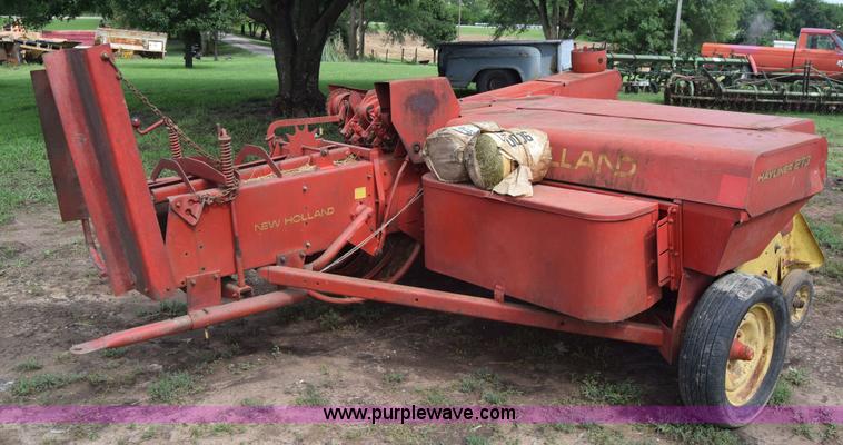 image for item J7875 New Holland 273 small square baler