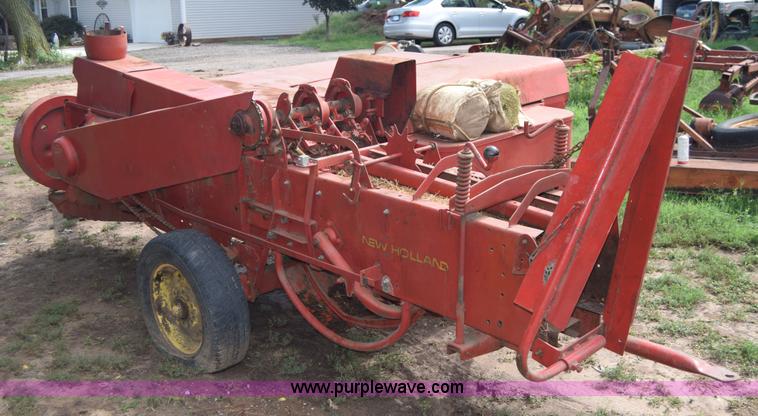image for item J7875 New Holland 273 small square baler