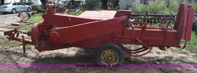 image for item J7875 New Holland 273 small square baler