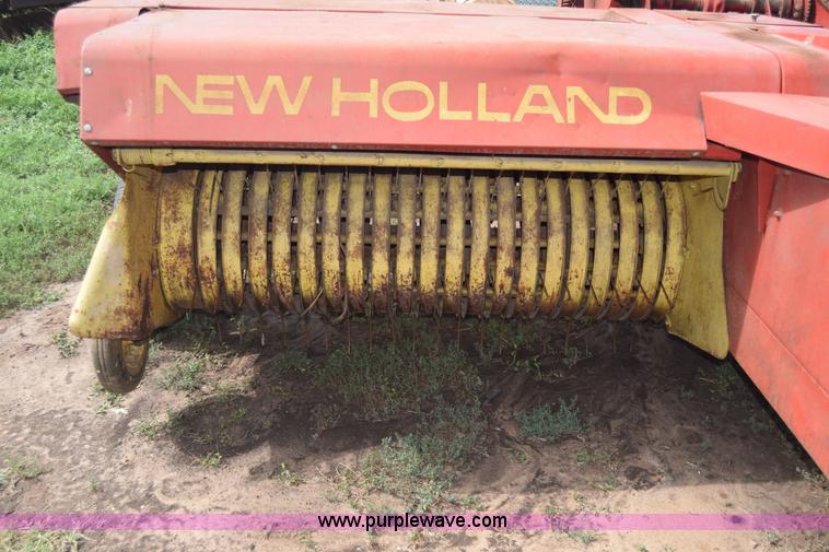 image for item J7875 New Holland 273 small square baler