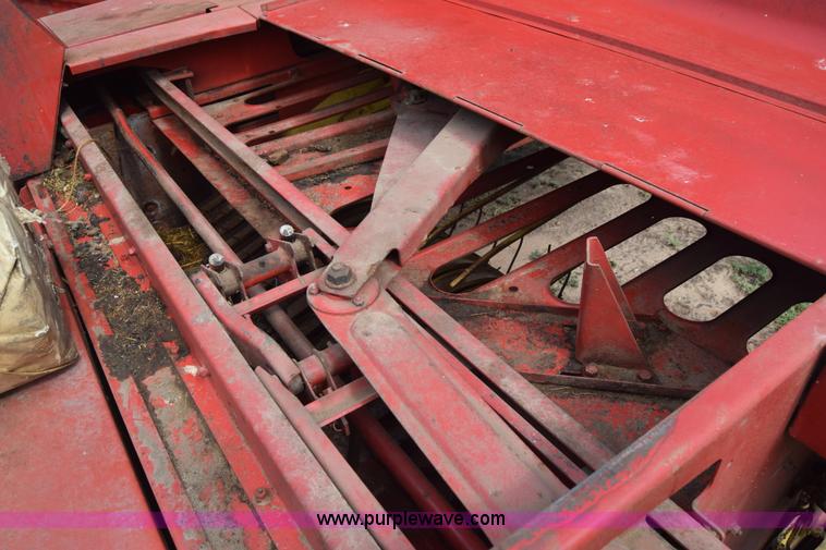 image for item J7875 New Holland 273 small square baler