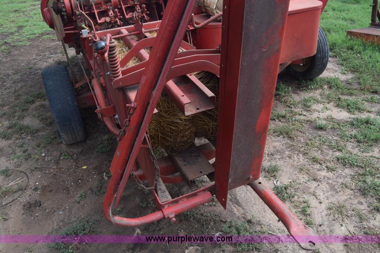 image for item J7875 New Holland 273 small square baler