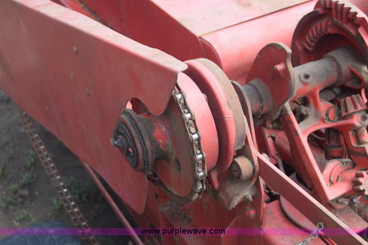 image for item J7875 New Holland 273 small square baler