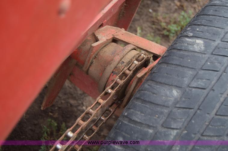 image for item J7875 New Holland 273 small square baler