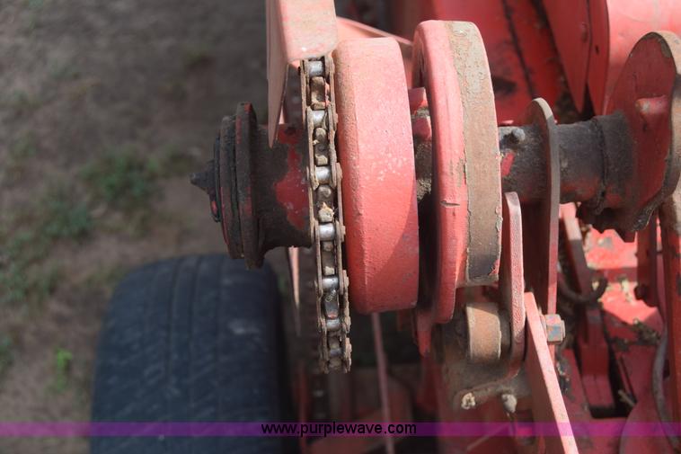 image for item J7875 New Holland 273 small square baler