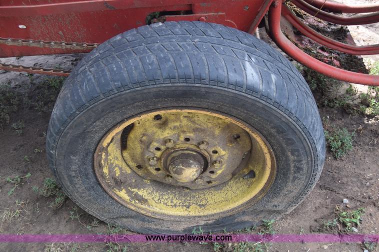 image for item J7875 New Holland 273 small square baler