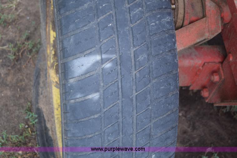 image for item J7875 New Holland 273 small square baler