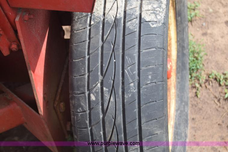 image for item J7875 New Holland 273 small square baler