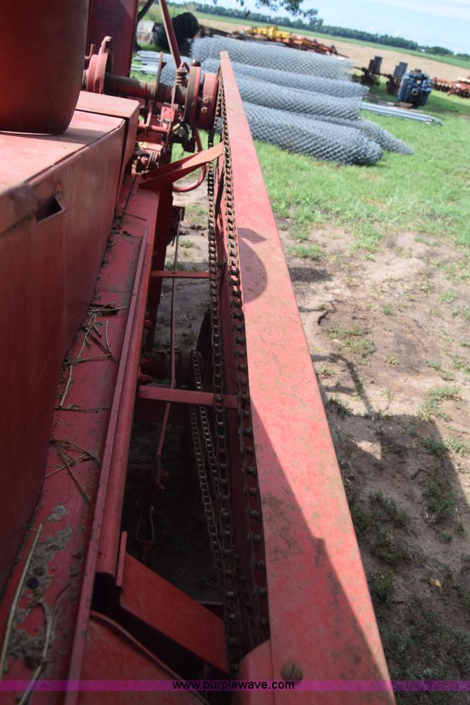 image for item J7875 New Holland 273 small square baler